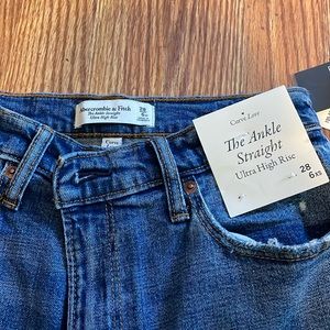 Abercrombie & Fitch- The ankle straight ultra high rise- 28/6xs